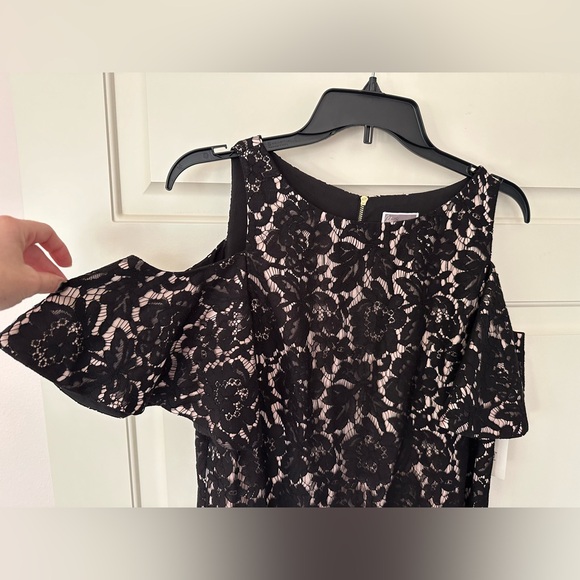 Chelsea28 Cold Shoulder Black Floral Lace Shift Dress Black NWT - Picture 6 of 12